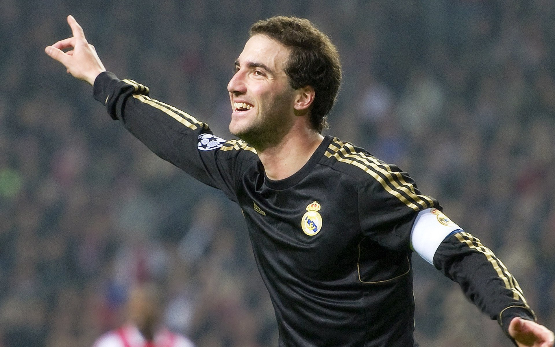 乐鱼体育平台登录-马德里德比大战精彩纷呈，皇马迎战巴萨！，这次比赛皇家马德里队打败了巴塞罗那队得了冠军